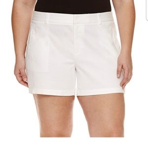 New Jc penney sample white short size 8